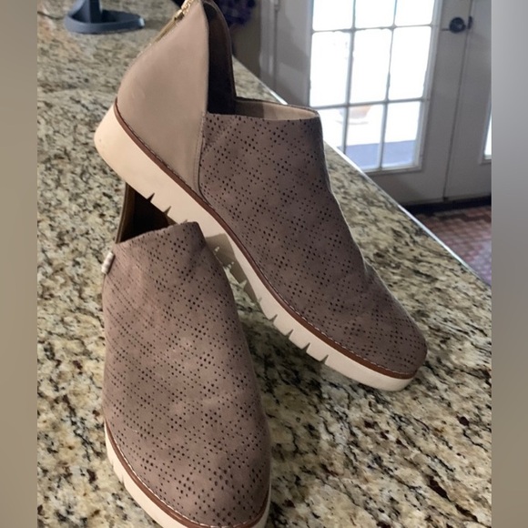 DrScholls be free energy technology 11 medium comfortable slip with back zipper. - Picture 8 of 10